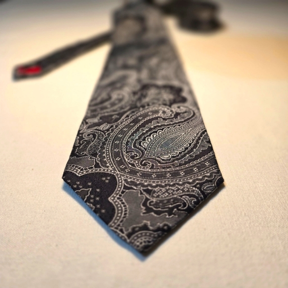 Paul Smith Silk Tie - Picture 2 of 5